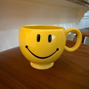 90s Vintage Teleflora Smiley Face Mug - Oversized Yellow Ceramic Coffee Cup - Retro Kitchenware - Happy Face Collectable