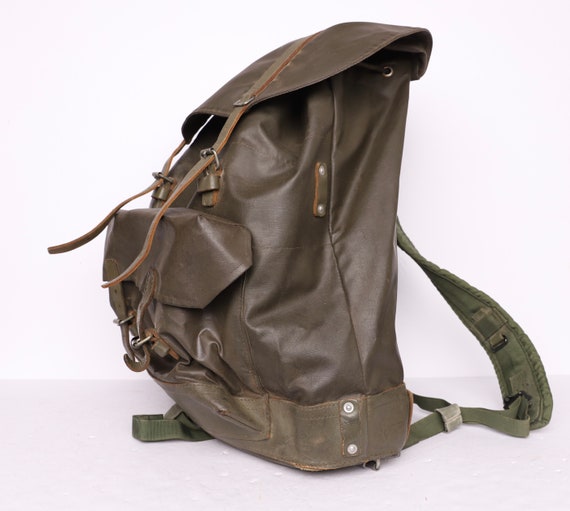 Vintage MID-CENTURY Green SWISS Military Issue Sturdy Backpack Bag Olive  Green Back Strap Toggle Pull Down Hiking Vintage Bag Backpack -  Canada