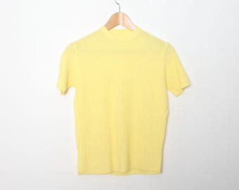 vintage ribbed YELLOW short sleeve PETITE vintage pullover knit yellow short sleeve sweater mid century - Size Medium - FREE shipping U.S.A