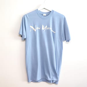 vintage NEW YORK, N.Y. 1970s vintage PERFECTLY worn in t-shirt top -- size medium