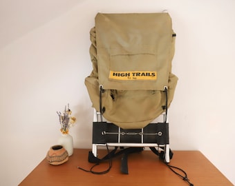 vintage 1970s "High Trails" mountaineering tan & yellow OVERNIGHT or day hike camping BACKPACK - vintage 70s lightweight aluminum frame