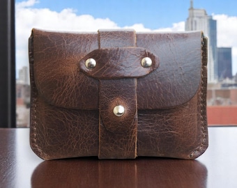 Vintage brun läderplånbok för män | Slitet fullnarvsläder | Tryckknappsknäppning | Handgjord rustik plånbok | Present till pappa