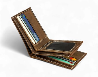 Smal brun läderplånbok med tre vikningar, minimalistisk klassisk design