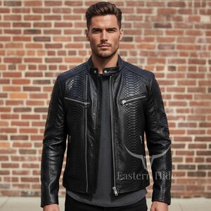 Chaqueta de motociclista estilo café racer de lujo para hombre, de piel negra con relieve de pitón.