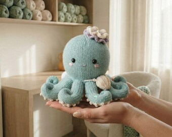 Strickmuster für einen Oktopus (PDF), meergrünes Stofftier mit eingerollten Tentakeln
