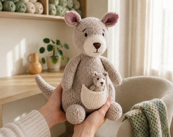 Gestricktes Känguru mit Joey Pouch Muster, Intermediate Toy Knitting (Digitaler Download)