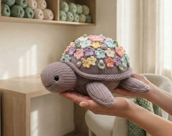 Strickmuster für eine Schildkröte mit Blumenmuster (PDF), weiches Plüschtier, Kinderzimmerdekoration (Digitaler Download)