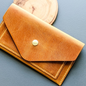 Monedero para efectivo o tarjetas en piel italiana cosida a mano dorada