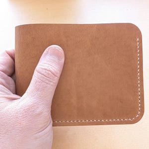 Cartera plegable de piel Horween Dublin natural cosida a mano