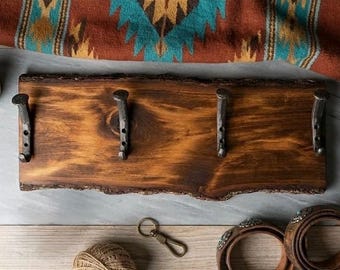 ライブエッジウッドハットラック：レールスパイクフック付き手作りファームハウススタイル