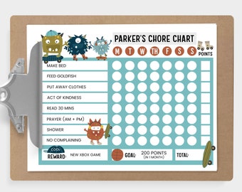 Puede incluir: Un gráfico de tareas en un portapapeles con el texto "Parker's Chore Chart". El gráfico presenta monstruos de dibujos animados, una patineta y un tren. Las tareas incluyen hacer la cama, alimentar a los peces dorados y leer. La recompensa es un nuevo juego de Xbox.