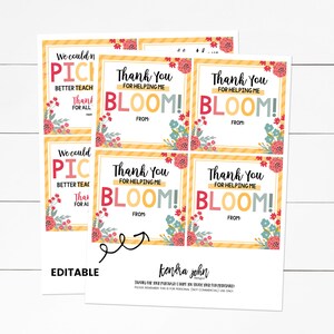 K&ouml;nnte beinhalten: Druckbare Dankesch&ouml;n-Etiketten mit einem floralen Design und dem Text "Vielen Dank, dass du mir beim Bl&uuml;hen hilfst!" Die Etiketten sind gelb und wei&szlig; mit einem rosa und blauen Blumendesign. Der Text ist in Schwarz und Grau. Die Etiketten sind editierbar.
