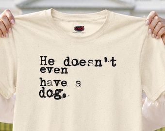 Han har inte ens en hund-t-shirt | Skrivmaskinstext-t-shirt