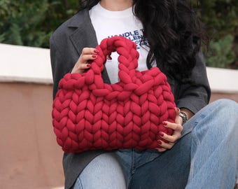 Medium Marshmallow Knit Bag – Handmade Chunky Shoulder Bag by Zeyn.C London / Red