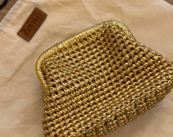 Clutch de crochet de rafia dorada: bolso de noche metálico tejido a mano