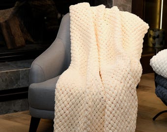 Manta de punto grueso: Manta de mezcla de lana hecha a mano color crema vainilla - Decoración bohemia