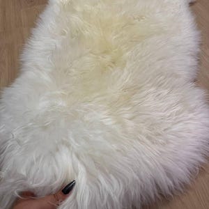 Natural Long Wool Sheepskin Rug – Ivory White Fluffy Lambskin Throw | Handmade Genuine Sheepskin Mat
