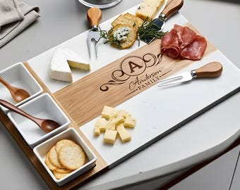 Planche à charcuterie personnalisée en marbre et bois, planche à fromages gravée, cadeau de mariage pour couple, anniversaire, pendaison de crémaillère, cadeau de Noël