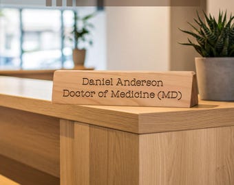 Plaque signalétique de bureau en bois personnalisée, Coin de bureau gravé personnalisé en noyer ou en aulne rouge, Enseigne de bureau, Cadeau d'entreprise, Plaque signalétique gravée