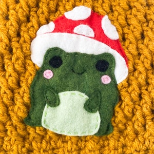 Mushroom Frog Hat , Frog Appliqué Touque, Hot Dog Costime Felt Crochet Beanie with Pom Pom, Toddler, Child, Teen and Adult Hat image 2
