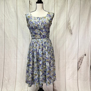 Vintage Purple and Blue Floral Fit and Flare 50's Party Dress Knee Length Cap Sleeves - Medium