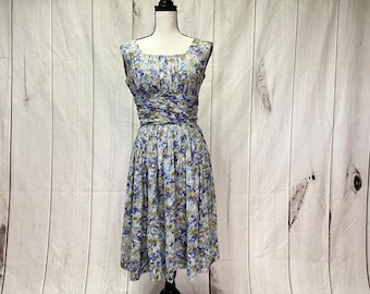 Vintage Purple and Blue Floral Fit and Flare 50&#39;s Party Dress Knee Length Cap Sleeves - Medium