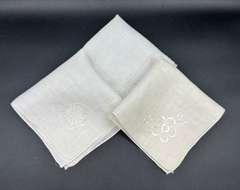 Vintage Women's Linen Handkerchiefs with Embroidered Flowers Hankie Hanky Set of 3 White Hankies