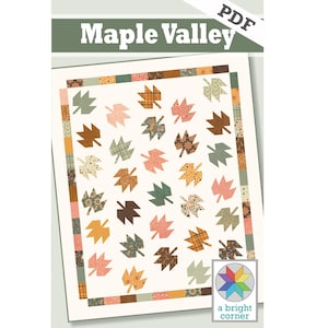 Może przedstawiać: Wzór na kołdrę o nazwie "Maple Valley" z powtarzającym się wzorem liści w różnych jesiennych kolorach. Liście są w odcieniach pomarańczu, brązu, zieleni i różu, na białym tle. Wzór zawiera tekst "PDF" i "a bright corner".