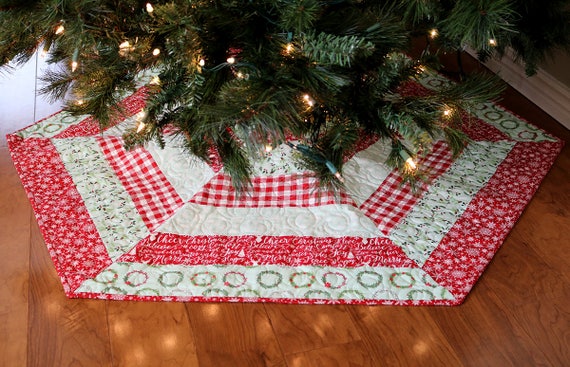 Christmas Tree Skirt Waterproof Green Mat Holly Pattern Christmas Tree Skirt Waterproof Green Mat Holly Pattern