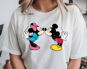 ミッキーマウスとミニーマウスのキスSVG、シャツ、マグカップ、ギフト用のロマンチックなカップルのバレンタインデザイン、Png、SVG、EPS、DXFファイル