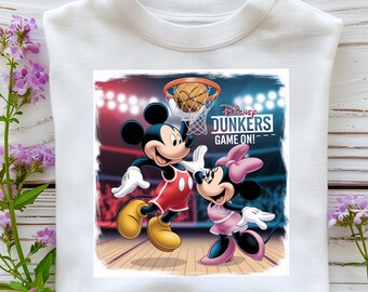 Image de basket-ball avec Mickey et Minnie, motif Dunk Shot pour la sublimation, clipart sport mignon pour chemises d'enfants, tasses et décoration de fête