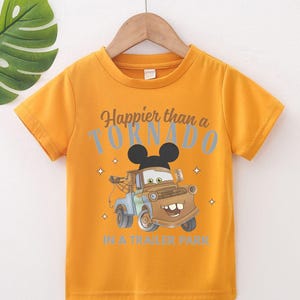 Camiseta Disney Cars Family Trip, Camiseta Happier than a Tornado in a Trailer Park, Camiseta Mater Tow Truck, Camiseta Mickey Ears Radiator Springs imagen 8