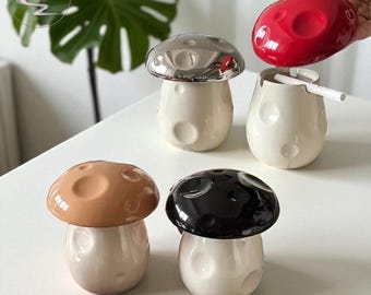 Posacenere in ceramica a forma di fungo con coperchio: originale decorazione per la casa, ornamento da scrivania