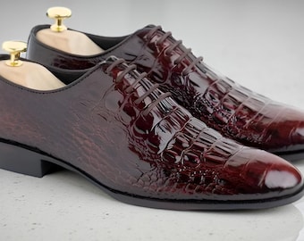 Scarpe eleganti da uomo fatte a mano color bordeaux con lacci