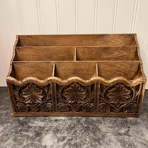 Caddy trieur de courrier Lerner vintage en imitation bois sculpté