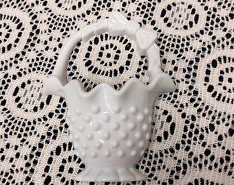 Cestino da parete in plastica vintage Burwood con decorazione a borchie / stile rustico per cameretta dei bambini