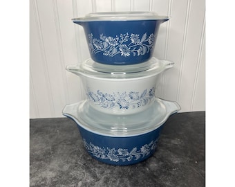 Vintage Pyrex Colonial Mist Casseroles | Set of 3 | Lids