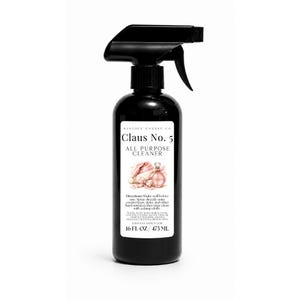 Könnte beinhalten: Eine schwarze Kunststoff-Sprühflasche mit Allzweckreiniger und einem weißen Etikett. Das Etikett zeigt den Text Claus No. 5, eine Illustration eines rosa Hutes und einer Parfümflasche sowie die Angabe 473 ML. Die Flasche hat einen schwarzen Sprühkopf.