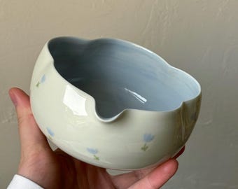 Set di ciotola e tazza da matcha in ceramica fatte a mano - Ciotola e tazza da matcha da 250 ml - Fiori blu dipinti a mano