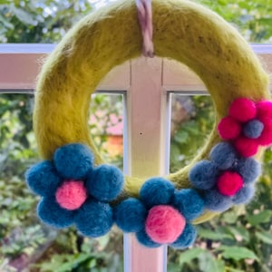 Door wreath, handmade felt wreath - summery pink, green, pink, blue - summer decoration, wall wreath, door wreath