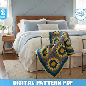Puede incluir: Una manta de ganchillo hecha a mano con un diseño de girasoles en tonos grises, amarillos y azul verdoso. La manta está sobre una silla en un dormitorio. La imagen también incluye el texto "DIGITAL PATTERN PDF".