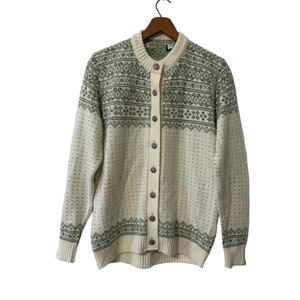 Vintage White Fair Isle Orlon Acrylic Cardigan Sweater with Embellished Metal Buttons Women Size Medium