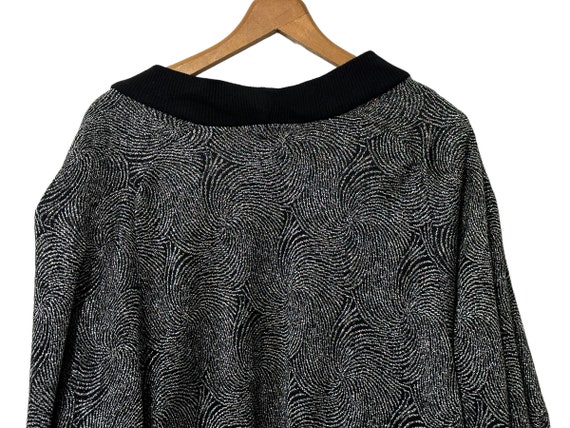 Shimmery Swirls 80s 90s Silver & Black Vintage Cardigan Shawl Sweater for Women XL Buttonless Sparkly NYE Sweater