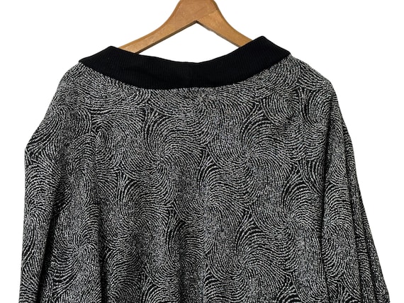 Shimmery Swirls 80s 90s Silver & Black Vintage Cardigan Shawl Sweater for Women XL Buttonless Sparkly NYE Sweater