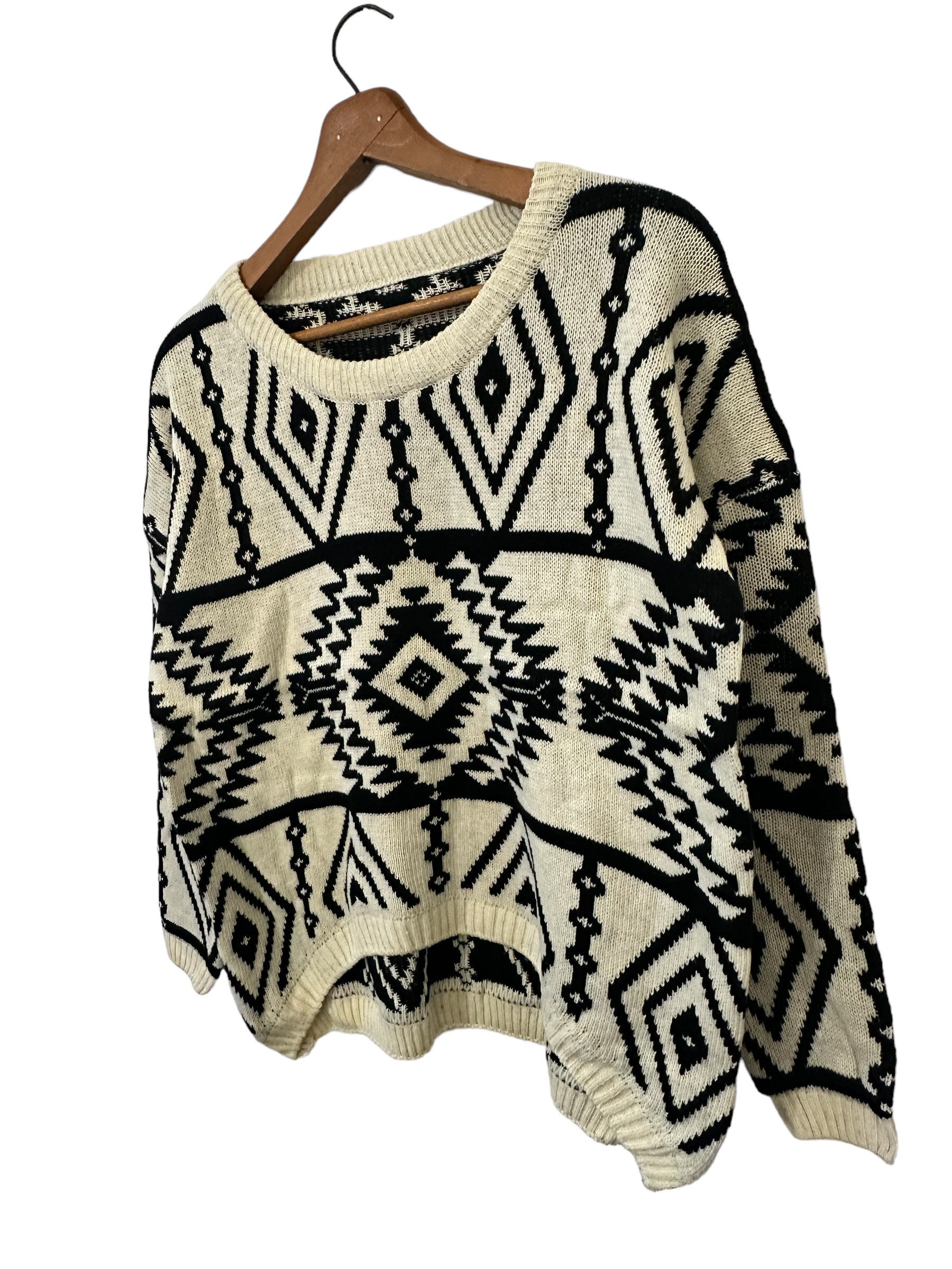 Women's Black & White Aztec Print Sweater Pullover Long Sleeve Size Large