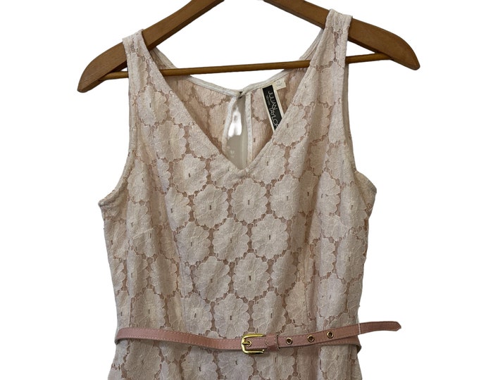 Floral Lace Overlay Belted Dress Pale Pink Off-White V-Neck Keyhole Back Julian Taylor Tea Dress Wedding Cocktail Style Women's Size 10