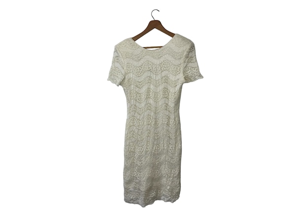 Vintage Filigree Ivory Embroidered Floral Stretch Lace Formal Dress V-Neck Back Wedding Prom Dance Knee Length Lined Womens
