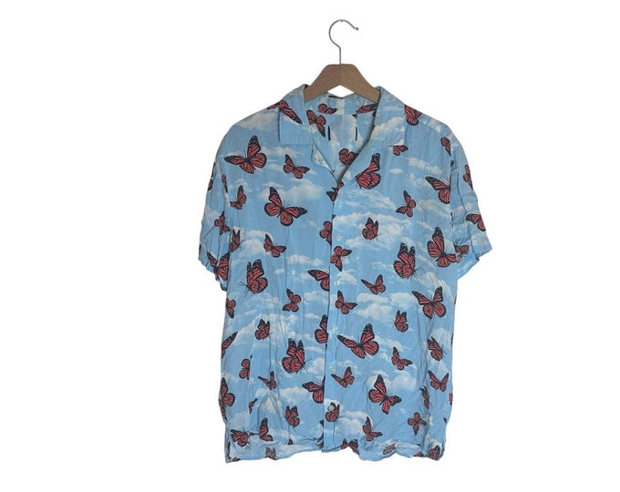 Monarch Butterfly Print Button Down Short Sleeve Men's Size Large Light Blue Lightweight Summer Shirt