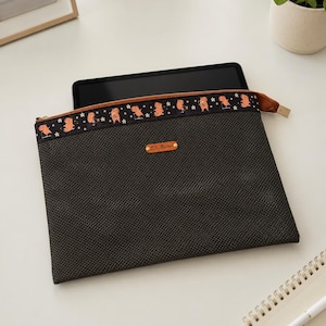 Capybara Document Pouch, PVC Mesh iPad Sleeve with Zipper,  Zippered Document Organizer, 11.8 x 9.4 in
