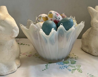Vintage Fostoria Heirloom White & Blue Opalescent Handkerchief Bowl vase